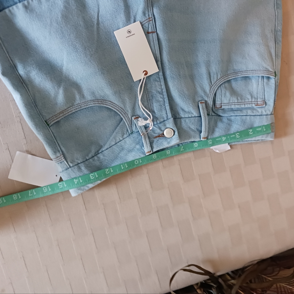 Good American 90's Patch Straight Leg High Rise Jean - Picture 10 of 13